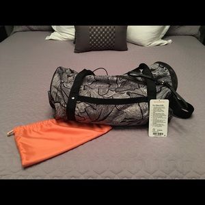 Lululemon Run Ways Duffel in EUC